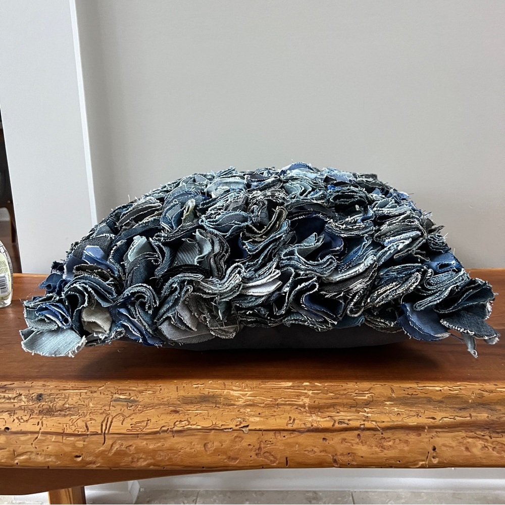 Dreamweavers upcycled denim jeans patchwork throw pillow zipper for insert fur - Picture 3 of 5